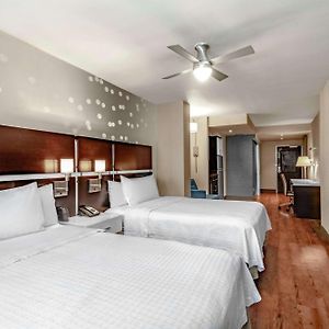 Oversized Studio 2 Queen Beds-Hearing Accessible